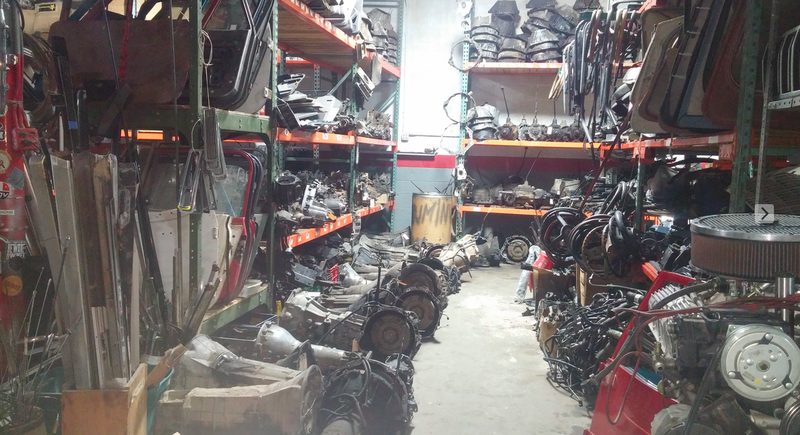 Illustration for article titled This Amazing Indoor Jeep Junkyard Is My Heaven On Earth